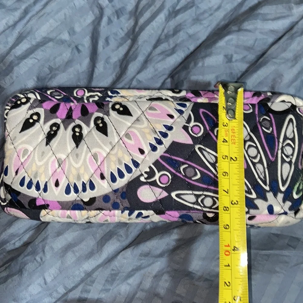 EUC Vera Bradley makeup bag. Zip closure